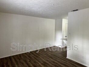 2002 Washington St in Commerce, TX - Foto de edificio - Building Photo