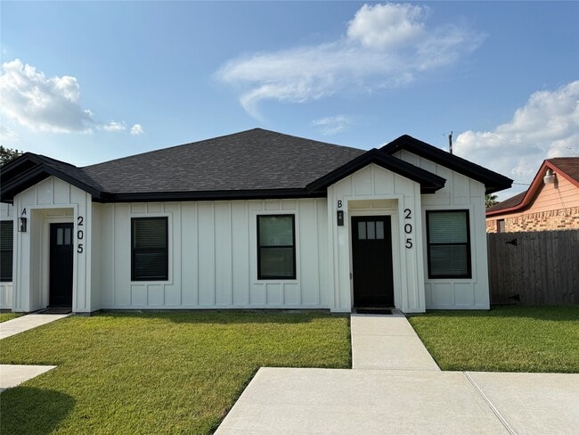 205 Bolden St in Houston, TX - Building Photo - Building Photo
