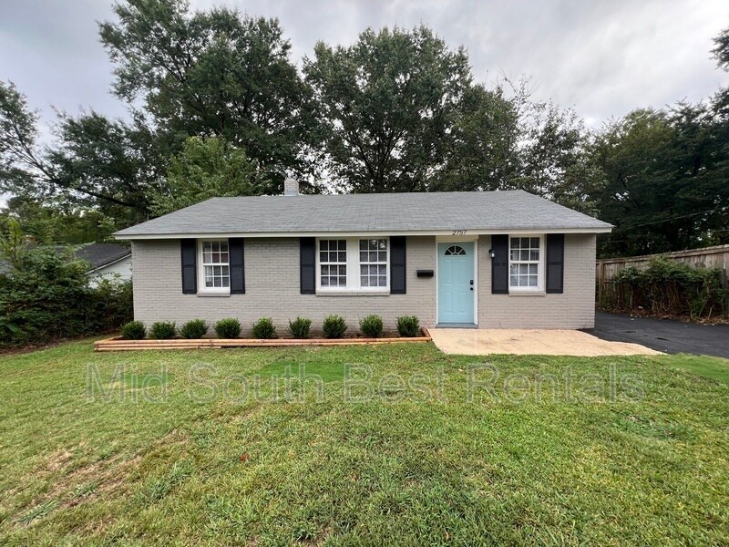2757 Lola Ave in Memphis, TN - Foto de edificio