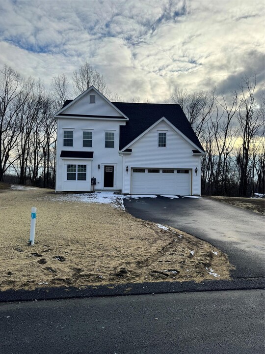 18 Page Ct in Poughkeepsie, NY - Building Photo