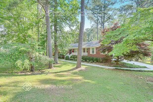 4430 Pullen Ln SW in College Park, GA - Building Photo