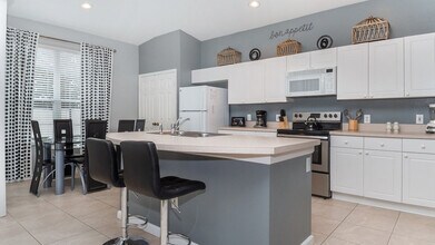 8208 Fan Palm Way in Kissimmee, FL - Building Photo - Building Photo