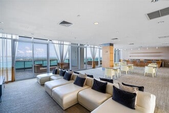 1331 Brickell Bay Dr in Miami, FL - Building Photo - Building Photo