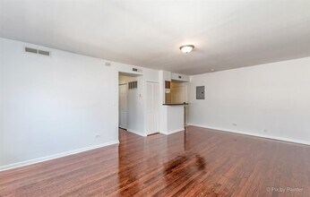 1610 W Jarvis Ave in Chicago, IL - Building Photo - Building Photo