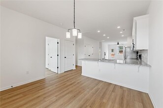 25 Grove Loop in Blue Ridge, GA - Building Photo - Building Photo