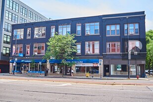 245 W North Ave, Unit 108 in Chicago, IL - Building Photo