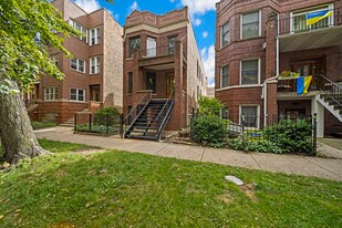 2325 W Rice St, Unit Ukranian Village 2bd in Chicago, IL - Building Photo
