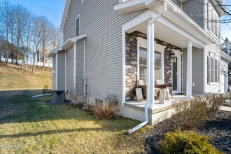 2 Birch Ct in Troy, NY - Building Photo - Building Photo