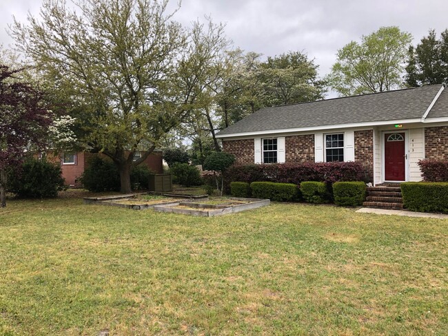 413 N Crestwood Dr in Wilmington, NC - Building Photo - Building Photo