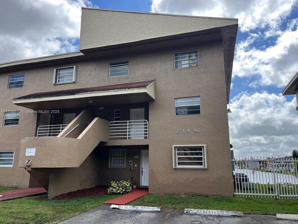 2770 W 60th St in Hialeah, FL - Building Photo