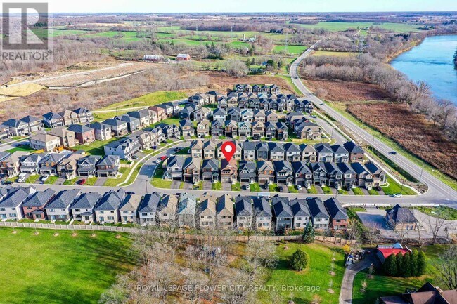 22 Sundin Dr in Haldimand, ON - Building Photo - Building Photo