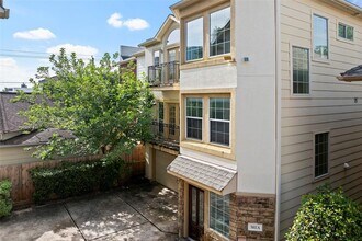 5811 Washington Ave in Houston, TX - Foto de edificio - Building Photo