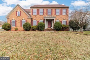 6239 Willowfield Way in Springfield, VA - Building Photo