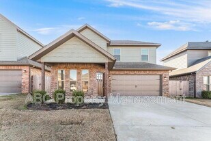 3307 SW Hillstone Ave in Bentonville, AR - Building Photo