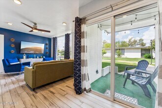 3242 E Camelback Rd in Phoenix, AZ - Building Photo - Building Photo