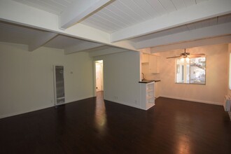 6125 Whitsett Ave in Los Angeles, CA - Foto de edificio - Building Photo