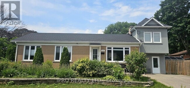 property at 12 Rollins Pl