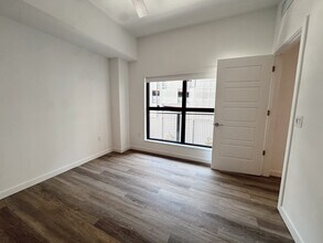 426 NW 8th St, Unit A1 in Miami, FL - Foto de edificio - Building Photo