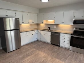 5290 Century Dr in Hollins, VA - Building Photo - Building Photo
