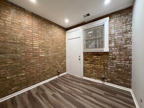 1649 W Pratt Blvd in Chicago, IL - Building Photo - Building Photo