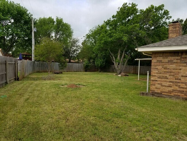 2904 Richard Rd. in Wichita Falls, TX - Foto de edificio - Building Photo