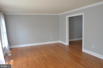 7585 Seabrook Ln in Springfield, VA - Building Photo - Building Photo
