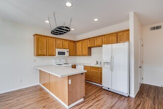 908 SW 175th Terrace in Beaverton, OR - Building Photo - Building Photo