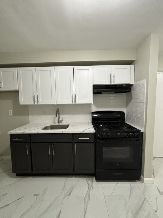 48 Carteret St, Unit 15 in Newark, NJ - Building Photo