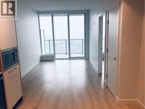 567 Clarke Rd in Coquitlam, BC - Building Photo - Building Photo