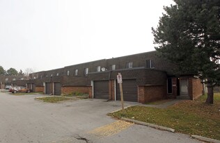701-715 Dynes Rd in Burlington, ON - Building Photo