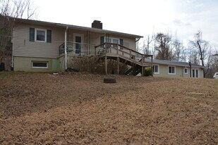 451 Charlie Dr in Marion, NC - Building Photo