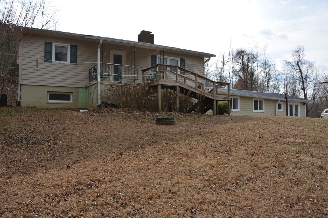 451 Charlie Dr in Marion, NC - Building Photo