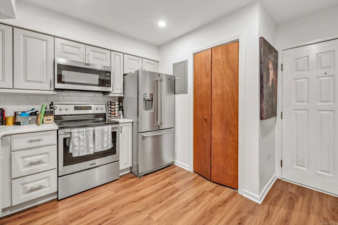 25 Grand St in Norwalk, CT - Building Photo