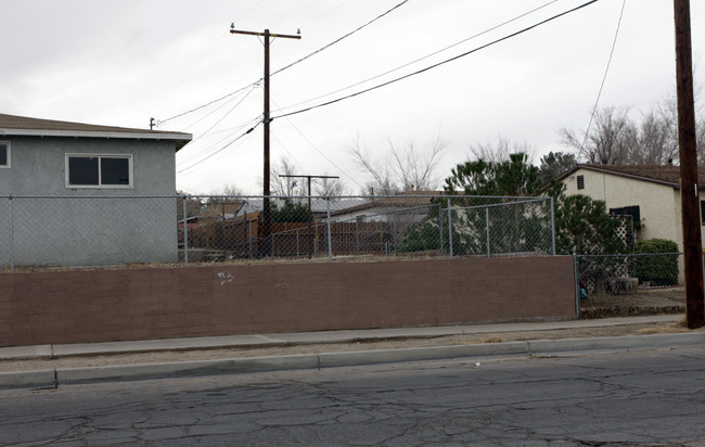 309-311 Melissa Ave in Barstow, CA - Building Photo - Building Photo