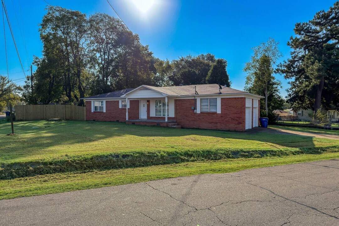 4901 S 28th St in Fort Smith, AR - Foto de edificio