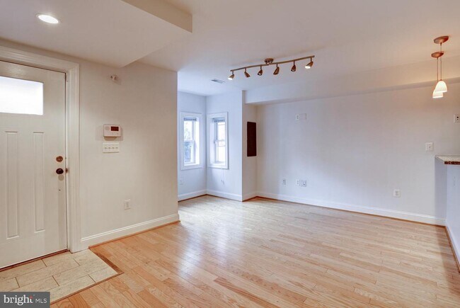 18 N St NW-Unit -2 in Washington, DC - Building Photo - Building Photo