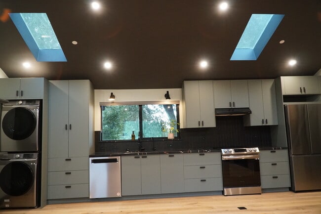 25980 Todd Ln in Los Altos Hills, CA - Building Photo - Building Photo