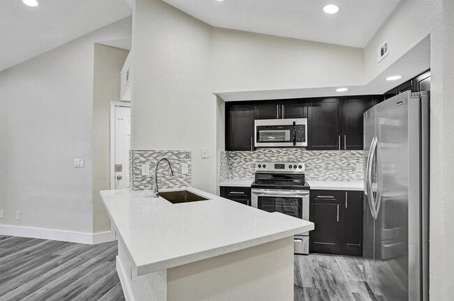 property at 595 Vista Isles Dr