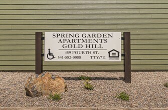 459 4th Ave in Gold Hill, OR - Building Photo - Building Photo