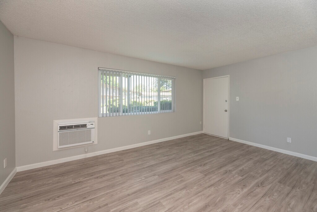 Park Place at Land Park Sacramento, CA Apartments