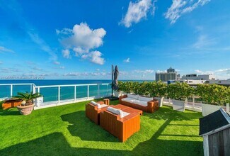 5255 Collins Ave, Unit PH B.. in Miami Beach, FL - Building Photo - Building Photo
