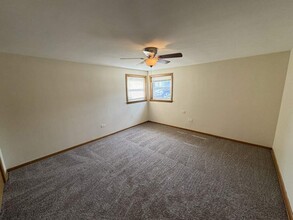4752 N Menard Ave, Unit 2 in Chicago, IL - Building Photo - Building Photo