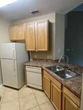 10108 Courtney Oaks Cir in Tampa, FL - Building Photo - Building Photo
