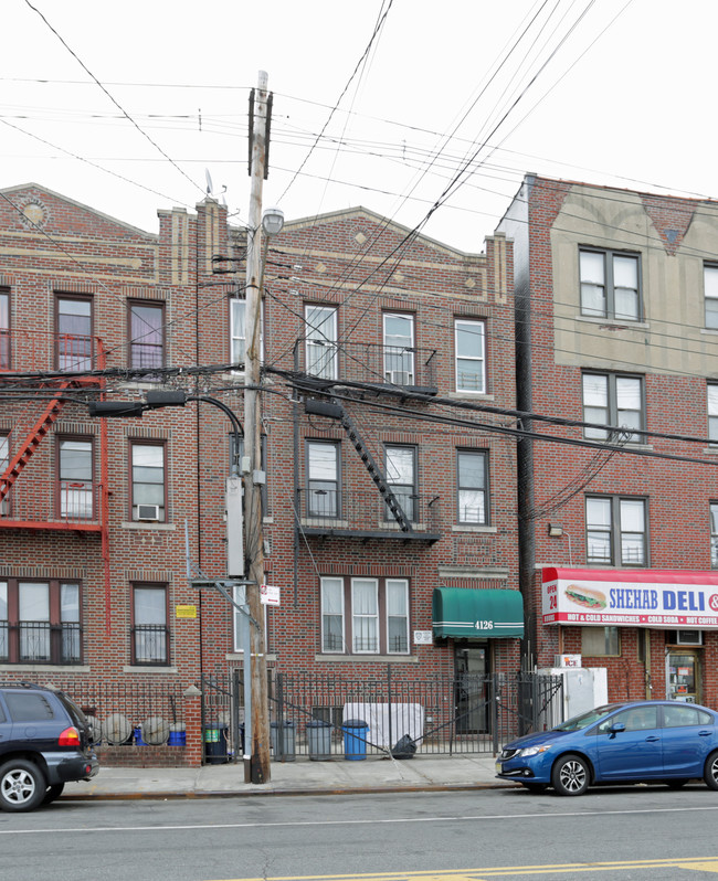 4126 Bronxwood Ave in Bronx, NY - Foto de edificio - Building Photo