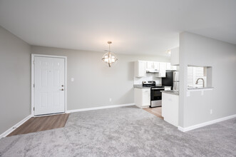 Arbor Lakes Apartments in Fort Wayne, IN - Building Photo - Interior Photo