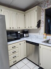 1246 N Indies Cir in Venice, FL - Building Photo - Building Photo