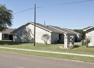 Linden Oaks Apartments in Rockport, TX - Foto de edificio - Building Photo