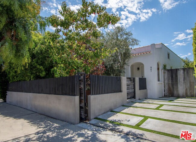 property at 839 N Mansfield Ave
