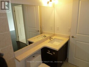 111-111 Upper Duke Crescent in Markham, ON - Building Photo - Building Photo