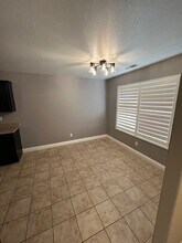 402 N Amador St in Visalia, CA - Foto de edificio - Building Photo